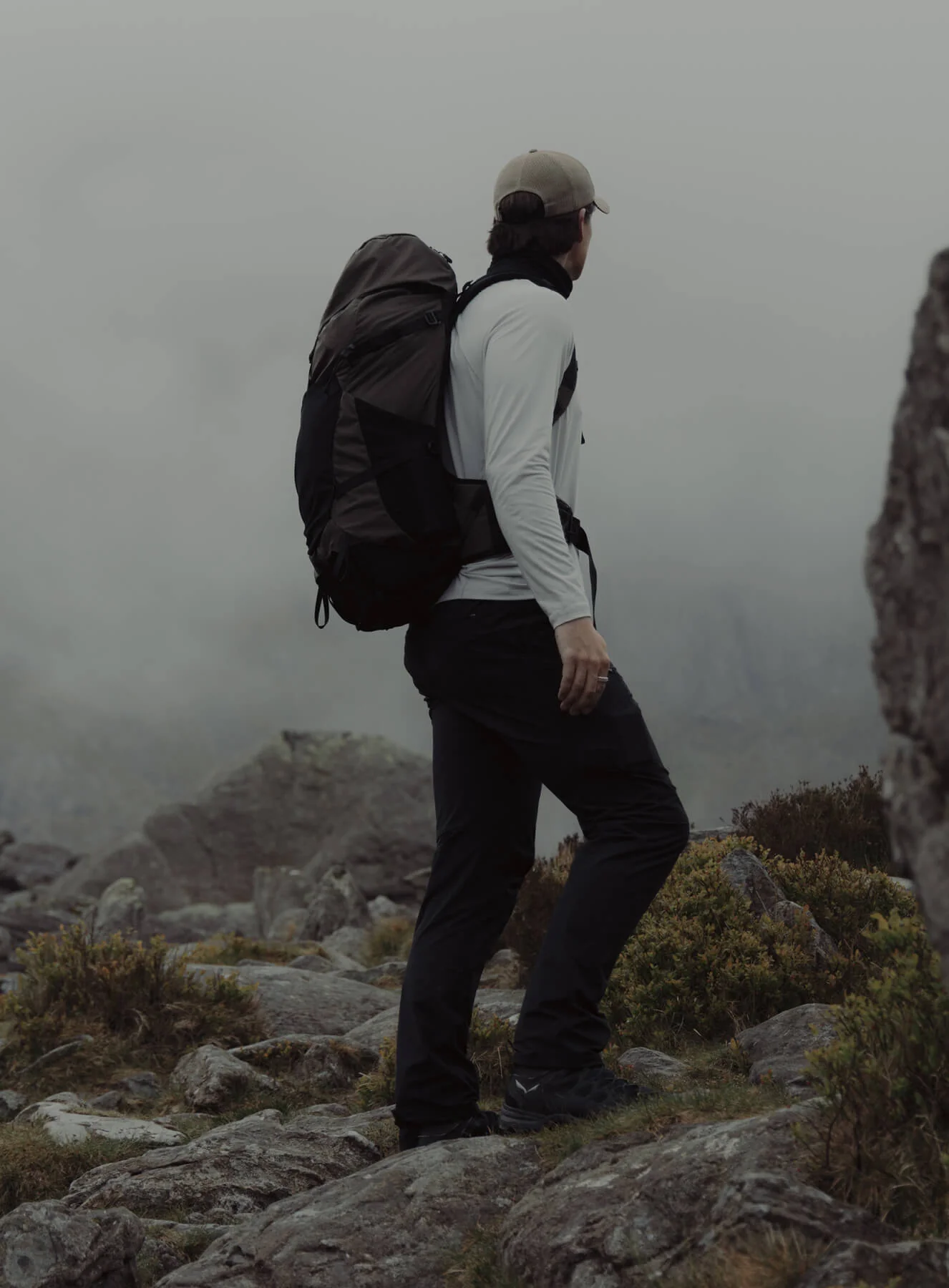 PINNACLE 42L HIKING BACKPACK - Image 9